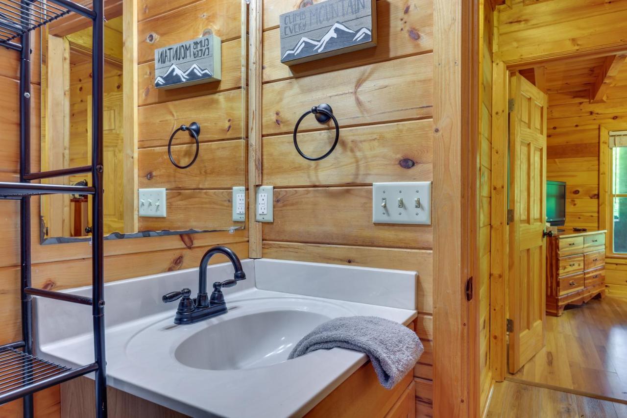 Riverfront Ellijay Cabin With Deck And Pool Access! Exterior foto