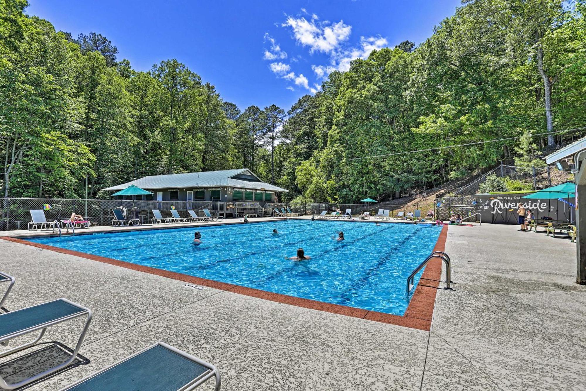 Riverfront Ellijay Cabin With Deck And Pool Access! Exterior foto