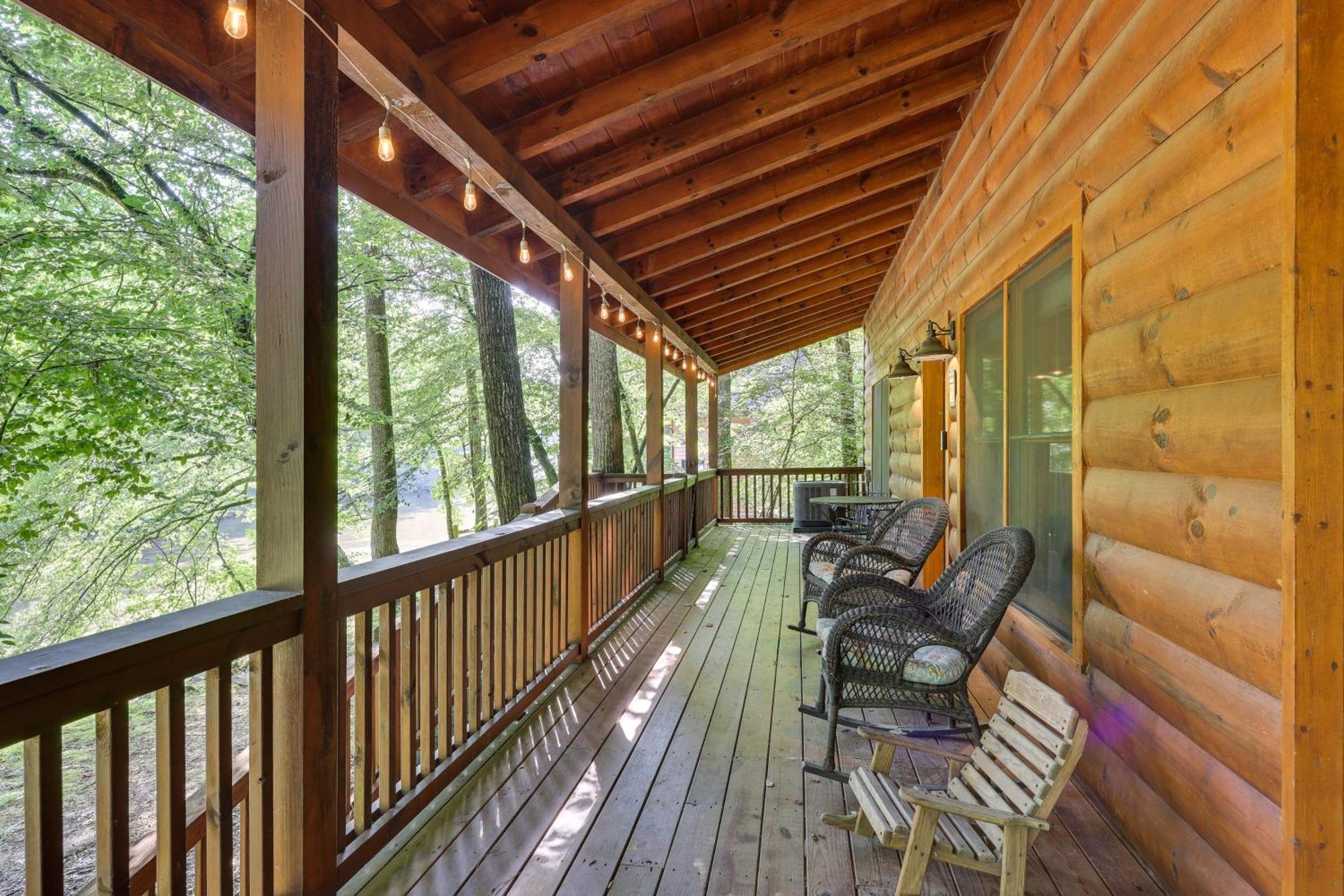 Riverfront Ellijay Cabin With Deck And Pool Access! Exterior foto